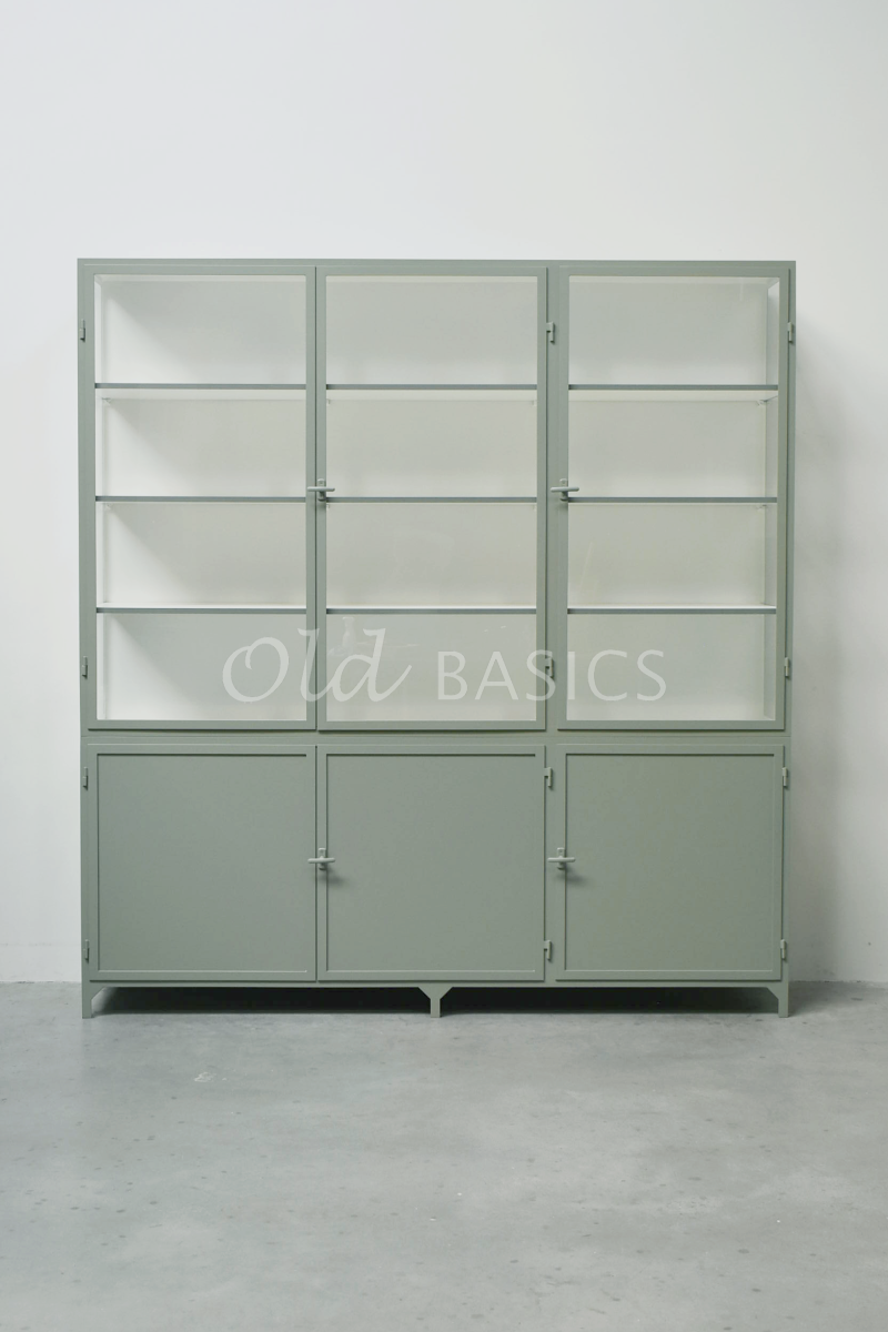 Detail van Apothekerskast Demi, 3 deuren, RAL7033, groen, grijs, materiaal staal